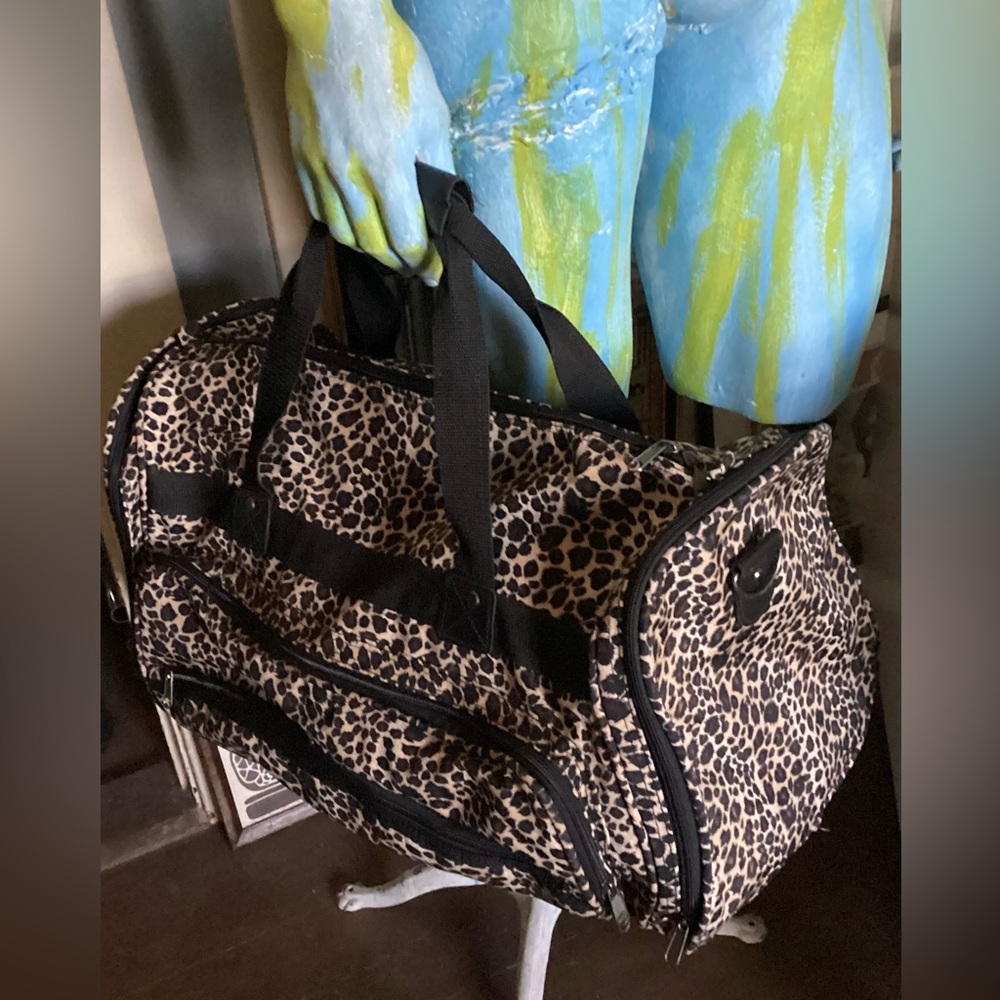 Alfagear unisex leopard duffel